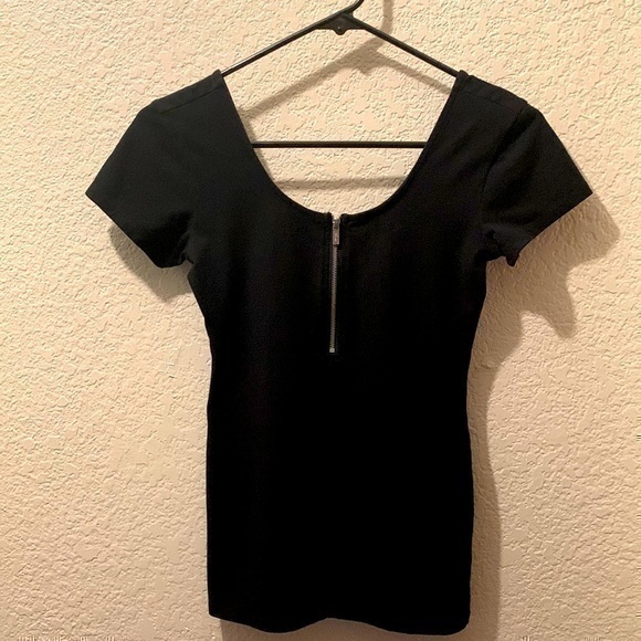 Guess stretchy black top with zipper - Picture 1 of 10